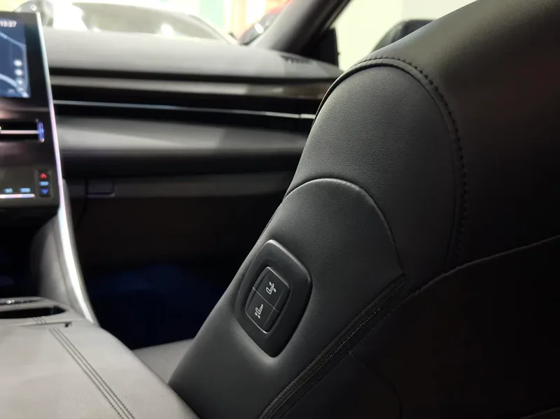 Toyota Avalon 2022 2.0L Luxury Edition interior photo 20 Toyota Avalon 2022 2.0L Luxury Edition interior photo 20