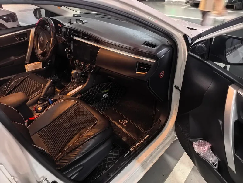 Toyota Corolla 2017 1.6L CVT GL interior photo 6