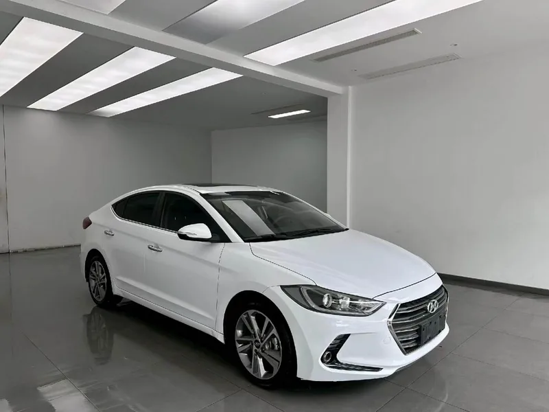 Hyundai Elantra Lingdong 2016 1.6L Inteligente automático De élite exterior foto 3 Hyundai Elantra Lingdong 2016 1.6L Inteligente automático De élite exterior foto 3