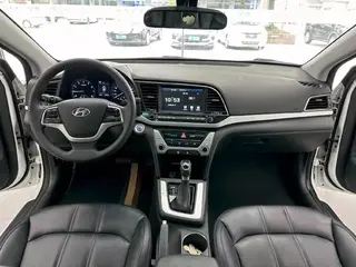 Hyundai Elantra Lingdong 2016 1.6L Inteligente automático De élite exterior foto 5 Hyundai Elantra Lingdong 2016 1.6L Inteligente automático De élite exterior foto 5
