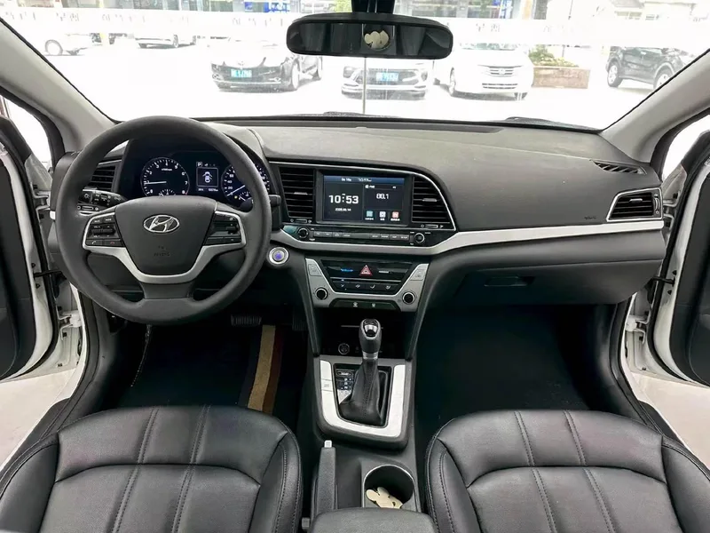 Hyundai Elantra Lingdong 2016 1.6L Inteligente automático De élite exterior foto 5 Hyundai Elantra Lingdong 2016 1.6L Inteligente automático De élite exterior foto 5