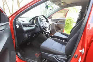 Toyota Yaris L 2016 Restyling 1.5E CVT Meilung Edition interior photo 9 Toyota Yaris L 2016 Restyling 1.5E CVT Meilung Edition interior photo 9