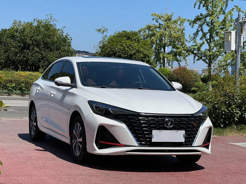 Changan Eado 2023 PLUS Versión de disfrute Ballena azul NE 1.4T GDI DCT Acabado premium exterior foto 2 Changan Eado 2023 PLUS Versión de disfrute Ballena azul NE 1.4T GDI DCT Acabado premium exterior foto 2