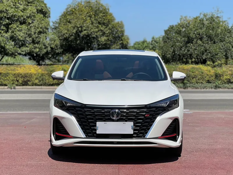 Changan Eado 2023 PLUS Versión de disfrute Ballena azul NE 1.4T GDI DCT Acabado premium exterior foto 3 Changan Eado 2023 PLUS Versión de disfrute Ballena azul NE 1.4T GDI DCT Acabado premium exterior foto 3