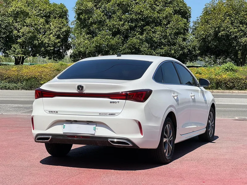 Changan Eado 2023 PLUS Versión de disfrute Ballena azul NE 1.4T GDI DCT Acabado premium exterior foto 5 Changan Eado 2023 PLUS Versión de disfrute Ballena azul NE 1.4T GDI DCT Acabado premium exterior foto 5