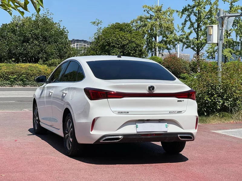 Changan Eado 2023 PLUS Versión de disfrute Ballena azul NE 1.4T GDI DCT Acabado premium exterior foto 6 Changan Eado 2023 PLUS Versión de disfrute Ballena azul NE 1.4T GDI DCT Acabado premium exterior foto 6