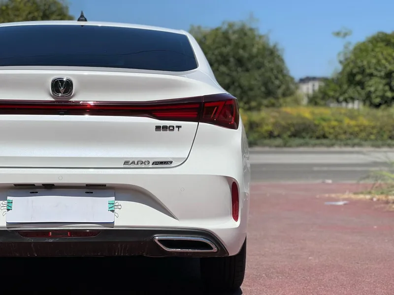 Changan Eado 2023 PLUS Versión de disfrute Ballena azul NE 1.4T GDI DCT Acabado premium exterior foto 7 Changan Eado 2023 PLUS Versión de disfrute Ballena azul NE 1.4T GDI DCT Acabado premium exterior foto 7