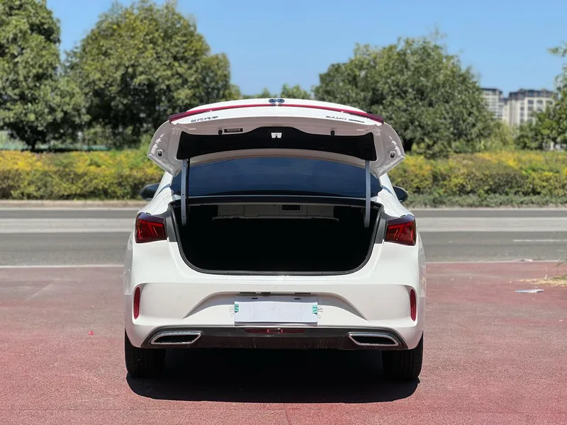 Changan Eado 2023 PLUS Versión de disfrute Ballena azul NE 1.4T GDI DCT Acabado premium exterior foto 8 Changan Eado 2023 PLUS Versión de disfrute Ballena azul NE 1.4T GDI DCT Acabado premium exterior foto 8