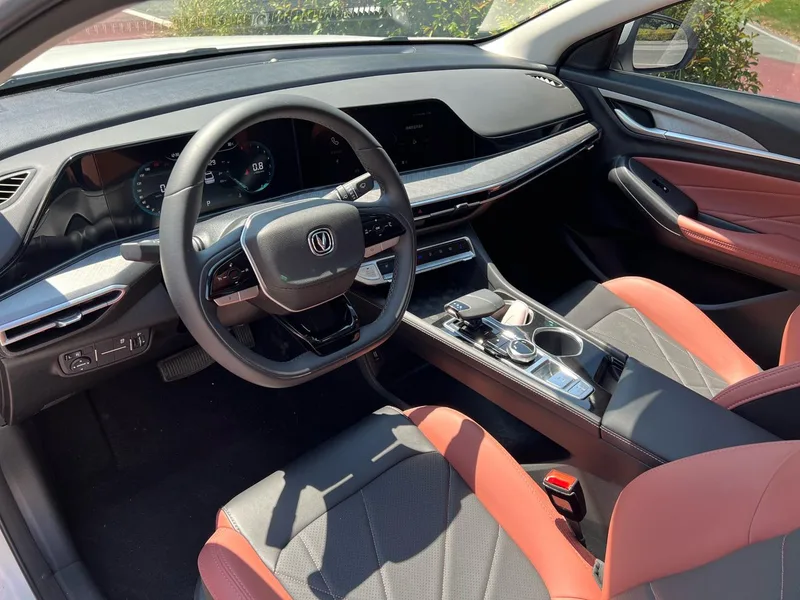Changan Eado 2023 PLUS Versión de disfrute Ballena azul NE 1.4T GDI DCT Acabado premium interior foto 11 Changan Eado 2023 PLUS Versión de disfrute Ballena azul NE 1.4T GDI DCT Acabado premium interior foto 11