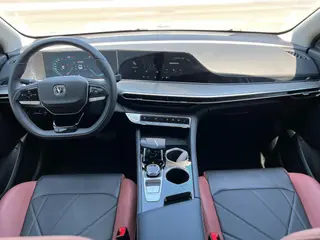 Changan Eado 2023 PLUS Versión de disfrute Ballena azul NE 1.4T GDI DCT Acabado premium interior foto 12 Changan Eado 2023 PLUS Versión de disfrute Ballena azul NE 1.4T GDI DCT Acabado premium interior foto 12