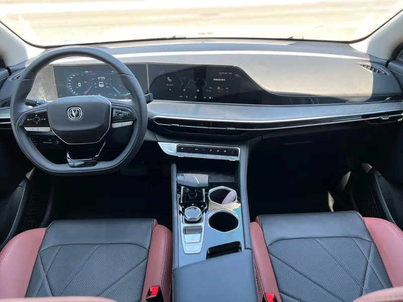 Changan Eado 2023 PLUS Versión de disfrute Ballena azul NE 1.4T GDI DCT Acabado premium interior foto 12 Changan Eado 2023 PLUS Versión de disfrute Ballena azul NE 1.4T GDI DCT Acabado premium interior foto 12