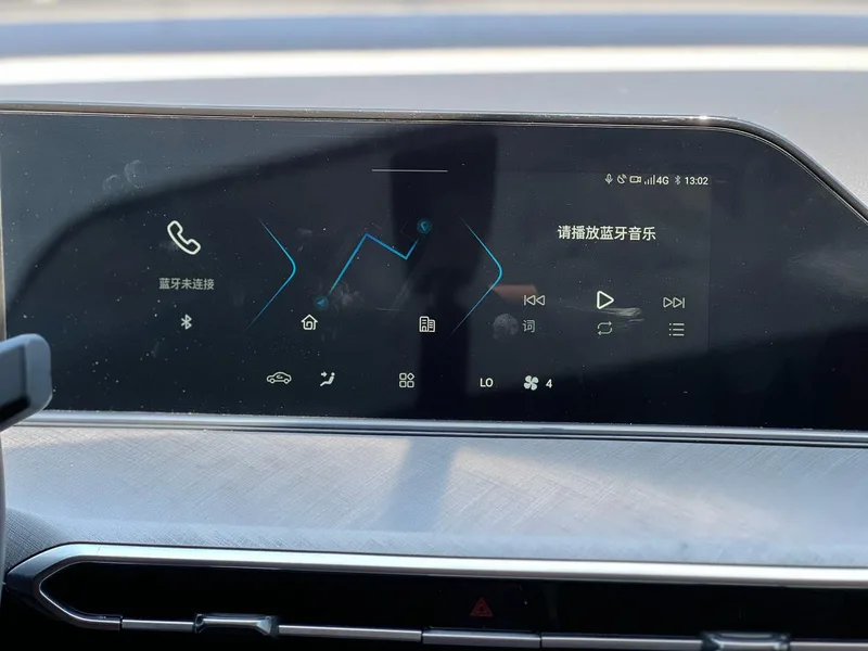 Changan Eado 2023 PLUS Versión de disfrute Ballena azul NE 1.4T GDI DCT Acabado premium interior foto 13 Changan Eado 2023 PLUS Versión de disfrute Ballena azul NE 1.4T GDI DCT Acabado premium interior foto 13