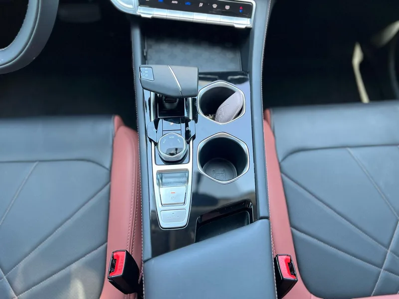 Changan Eado 2023 PLUS Versión de disfrute Ballena azul NE 1.4T GDI DCT Acabado premium interior foto 17 Changan Eado 2023 PLUS Versión de disfrute Ballena azul NE 1.4T GDI DCT Acabado premium interior foto 17