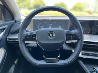 Changan Eado 2023 PLUS Versión de disfrute Ballena azul NE 1.4T GDI DCT Acabado premium interior foto 19 Changan Eado 2023 PLUS Versión de disfrute Ballena azul NE 1.4T GDI DCT Acabado premium interior foto 19
