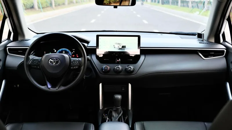 Toyota Corolla Cross 2024 2.0L CVT Pioneer Edition interior photo 7 Toyota Corolla Cross 2024 2.0L CVT Pioneer Edition interior photo 7