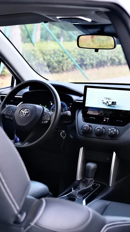 Toyota Corolla Cross 2024 2.0L CVT Pioneer Edition interior photo 8 Toyota Corolla Cross 2024 2.0L CVT Pioneer Edition interior photo 8