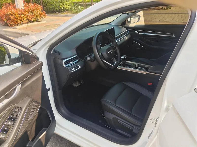 Geely Emgrand 2022 4th Gen 1.5L CVT Premium Trim exterior photo 5