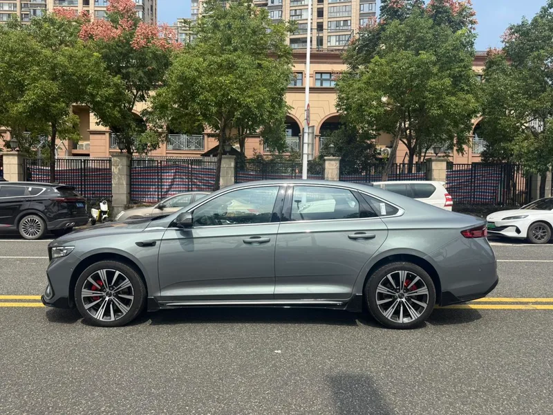 Geely Preface 2026 2.0T Восточный Яо Wangwang версия экстерьер фото 8 Geely Preface 2026 2.0T Восточный Яо Wangwang версия экстерьер фото 8