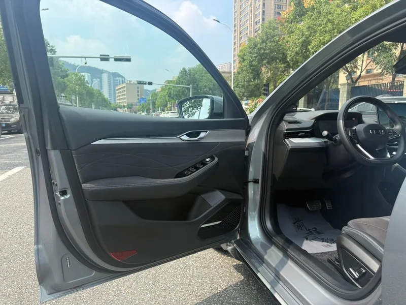 Geely Preface 2026 2.0T Восточный Яо Wangwang версия экстерьер фото 9 Geely Preface 2026 2.0T Восточный Яо Wangwang версия экстерьер фото 9