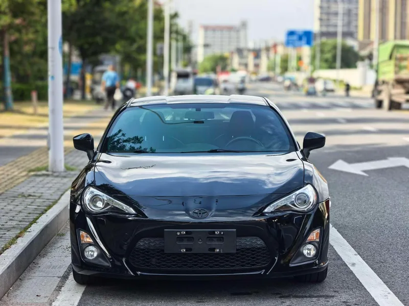 Toyota 86 2014 2.0L Modèle de luxe automatique extérieur photo 2 Toyota 86 2014 2.0L Modèle de luxe automatique extérieur photo 2