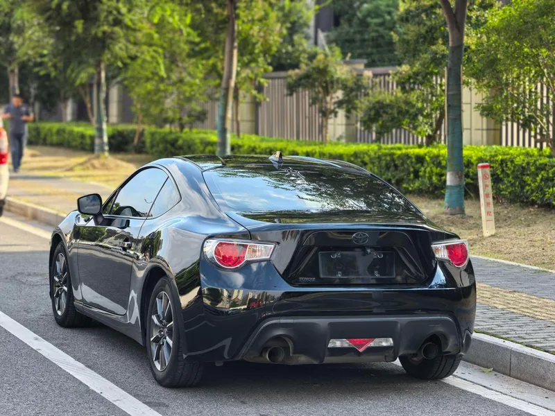 Toyota 86 2014 2.0L Modèle de luxe automatique extérieur photo 5 Toyota 86 2014 2.0L Modèle de luxe automatique extérieur photo 5