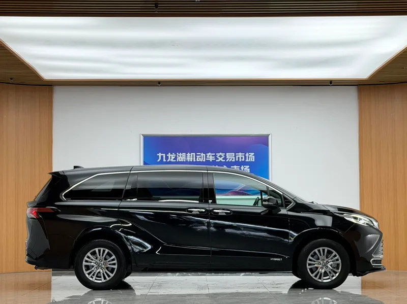Toyota Sienna 2021 2.5L Hybrid Luxury Edition exterior photo 4 Toyota Sienna 2021 2.5L Hybrid Luxury Edition exterior photo 4