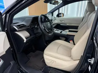 Toyota Sienna 2021 2.5L Hybrid Luxury Edition interior photo 11 Toyota Sienna 2021 2.5L Hybrid Luxury Edition interior photo 11