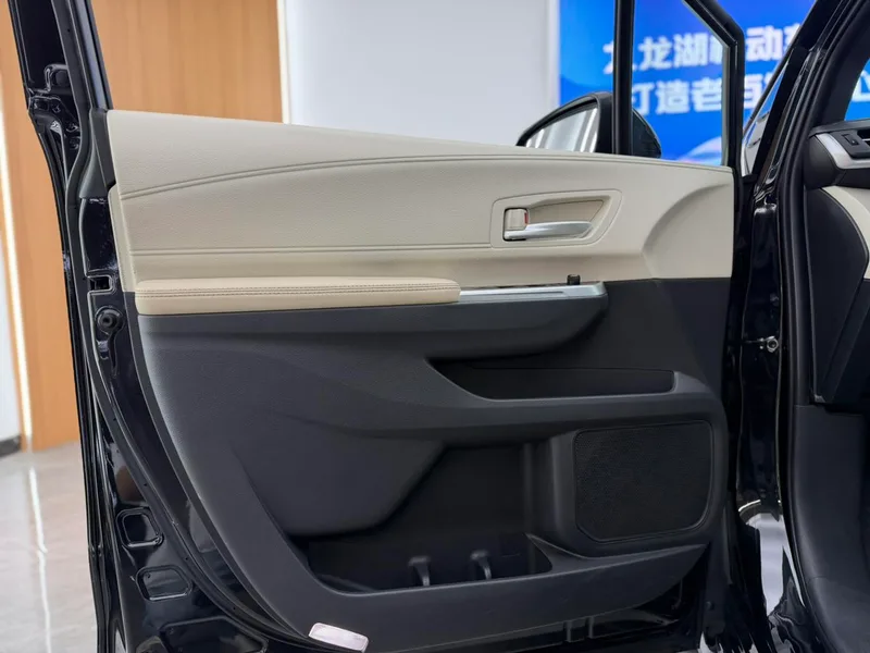 Toyota Sienna 2021 2.5L Hybrid Luxury Edition interior photo 12 Toyota Sienna 2021 2.5L Hybrid Luxury Edition interior photo 12