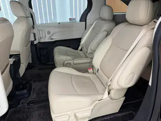 Toyota Sienna 2021 2.5L Hybrid Luxury Edition interior photo 17 Toyota Sienna 2021 2.5L Hybrid Luxury Edition interior photo 17