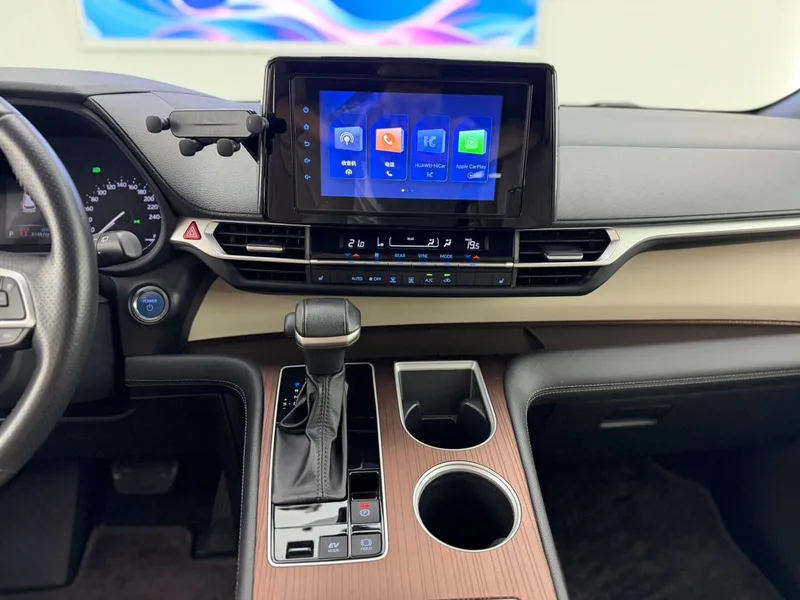 Toyota Sienna 2021 2.5L Hybrid Luxury Edition interior photo 19 Toyota Sienna 2021 2.5L Hybrid Luxury Edition interior photo 19