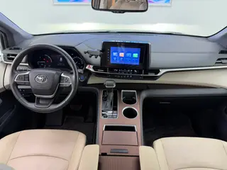 Toyota Sienna 2021 2.5L Hybrid Luxury Edition interior photo 20 Toyota Sienna 2021 2.5L Hybrid Luxury Edition interior photo 20