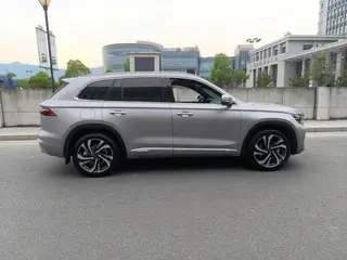 Geely Monjaro 2024 2.0TD Versión Skyline con tracción automática en dos ruedas de alta potencia exterior foto 4 Geely Monjaro 2024 2.0TD Versión Skyline con tracción automática en dos ruedas de alta potencia exterior foto 4