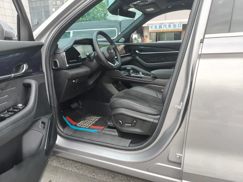 Geely Monjaro 2024 2.0TD Versión Skyline con tracción automática en dos ruedas de alta potencia interior foto 10 Geely Monjaro 2024 2.0TD Versión Skyline con tracción automática en dos ruedas de alta potencia interior foto 10