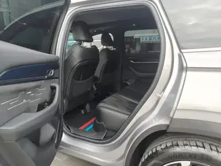 Geely Monjaro 2024 2.0TD Versión Skyline con tracción automática en dos ruedas de alta potencia interior foto 11 Geely Monjaro 2024 2.0TD Versión Skyline con tracción automática en dos ruedas de alta potencia interior foto 11