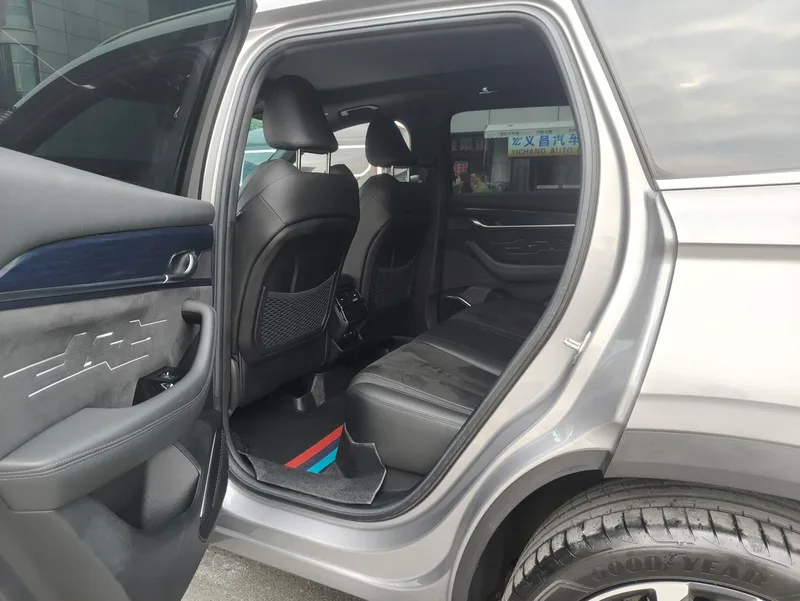 Geely Monjaro 2024 2.0TD Versión Skyline con tracción automática en dos ruedas de alta potencia interior foto 11 Geely Monjaro 2024 2.0TD Versión Skyline con tracción automática en dos ruedas de alta potencia interior foto 11