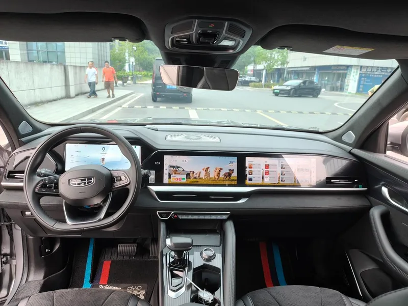Geely Monjaro 2024 2.0TD Versión Skyline con tracción automática en dos ruedas de alta potencia interior foto 12 Geely Monjaro 2024 2.0TD Versión Skyline con tracción automática en dos ruedas de alta potencia interior foto 12