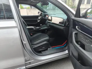 Geely Monjaro 2024 2.0TD Versión Skyline con tracción automática en dos ruedas de alta potencia interior foto 13 Geely Monjaro 2024 2.0TD Versión Skyline con tracción automática en dos ruedas de alta potencia interior foto 13