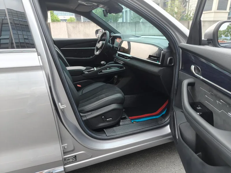 Geely Monjaro 2024 2.0TD Versión Skyline con tracción automática en dos ruedas de alta potencia interior foto 13 Geely Monjaro 2024 2.0TD Versión Skyline con tracción automática en dos ruedas de alta potencia interior foto 13