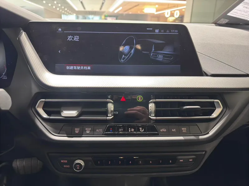 BMW 2 Series 2023 225i Four-door coupe M Sports suit interior photo 11 BMW 2 Series 2023 225i Four-door coupe M Sports suit interior photo 11