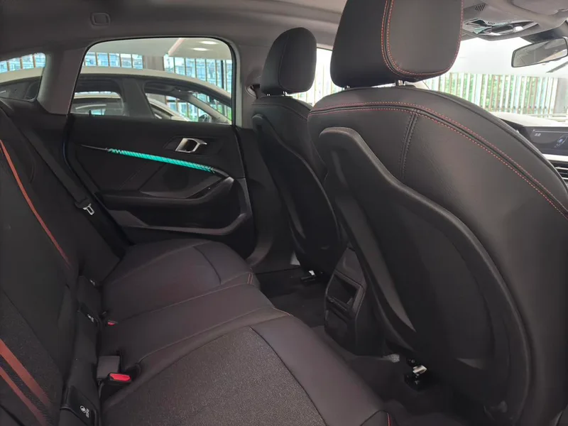 BMW 2 Series 2023 225i Four-door coupe M Sports suit interior photo 14 BMW 2 Series 2023 225i Four-door coupe M Sports suit interior photo 14