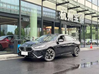 BMW 2 Series 2025 225L M Conjunto deportivo