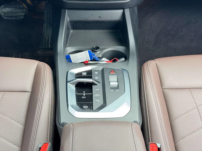BMW 2 Series 2025 225L M Sports suit interior photo 10 BMW 2 Series 2025 225L M Sports suit interior photo 10