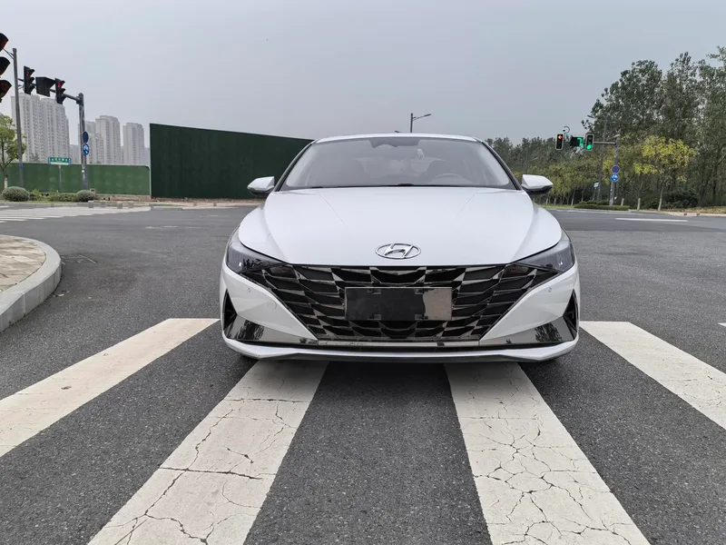 Hyundai Elantra 2021 1.5L CVT LUX Premium Edition exterior photo 2 Hyundai Elantra 2021 1.5L CVT LUX Premium Edition exterior photo 2