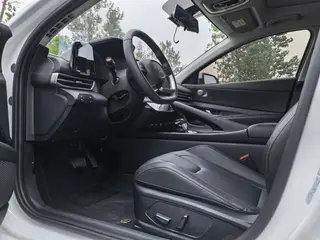 Hyundai Elantra 2021 1.5L CVT LUX Premium Edition interior photo 11 Hyundai Elantra 2021 1.5L CVT LUX Premium Edition interior photo 11