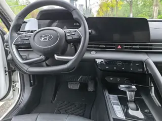 Hyundai Elantra 2021 1.5L CVT LUX Premium Edition interior photo 15 Hyundai Elantra 2021 1.5L CVT LUX Premium Edition interior photo 15