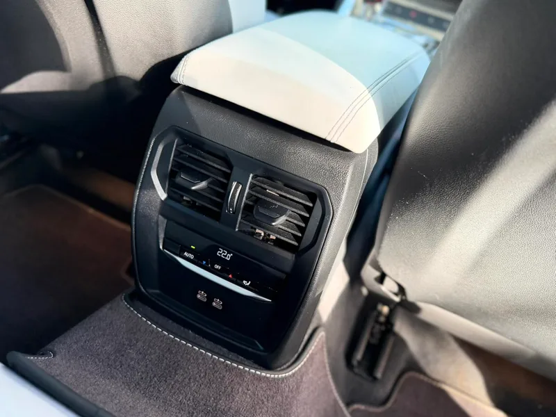 BMW M3 2023 M3 four-door sedan Thunder Edition interior photo 18 BMW M3 2023 M3 four-door sedan Thunder Edition interior photo 18