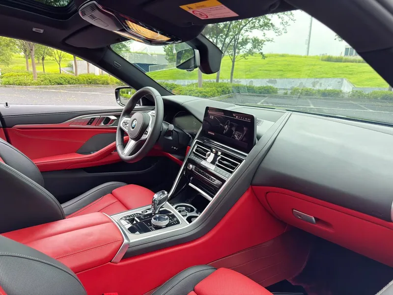 BMW 8 Series 2022 840i Coupé de cuatro puertas M Conjunto deportivo interior foto 9 BMW 8 Series 2022 840i Coupé de cuatro puertas M Conjunto deportivo interior foto 9