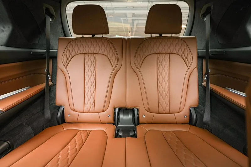 BMW X7 2024 xDrive40i Premium Class M Sports suit 6 seat interior photo 11 BMW X7 2024 xDrive40i Premium Class M Sports suit 6 seat interior photo 11
