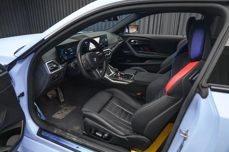 BMW M2 2024 M2 Coupe interior photo 17 BMW M2 2024 M2 Coupe interior photo 17
