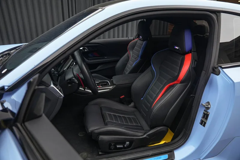 BMW M2 2024 M2 Coupe interior photo 18 BMW M2 2024 M2 Coupe interior photo 18